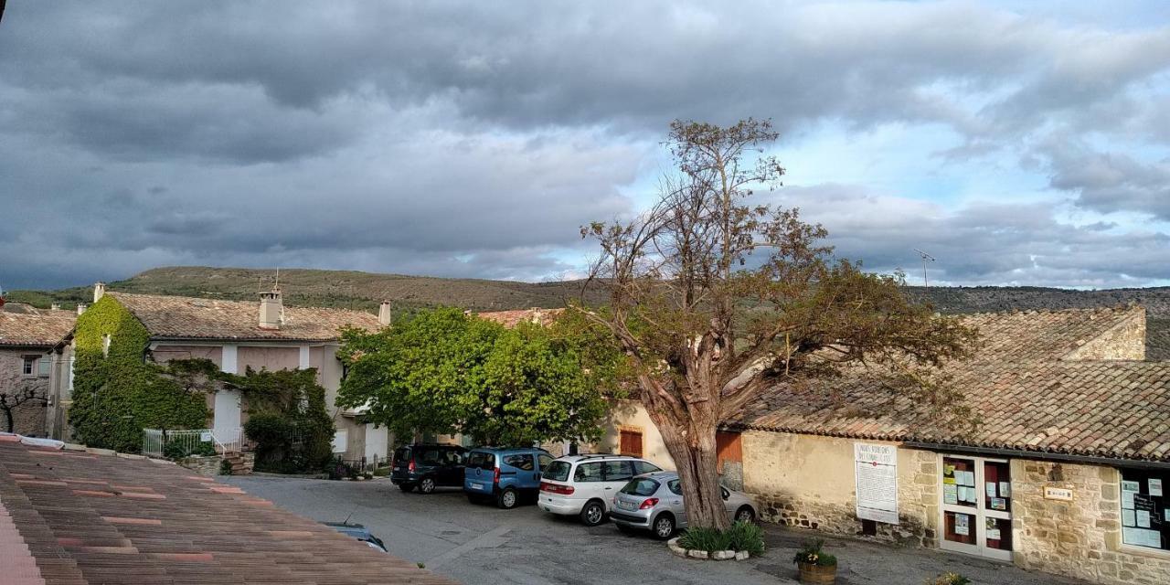 Auberge Le Lupin Blanc Revest-des-Brousses 外观 照片