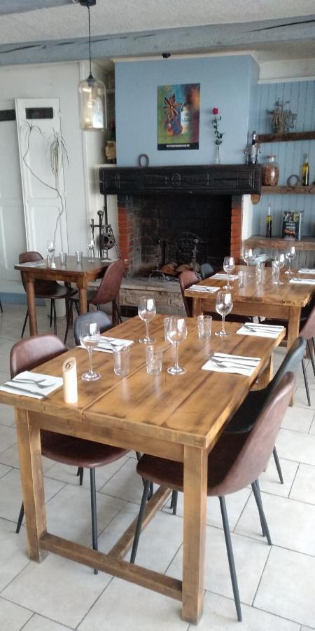 Auberge Le Lupin Blanc Revest-des-Brousses 外观 照片